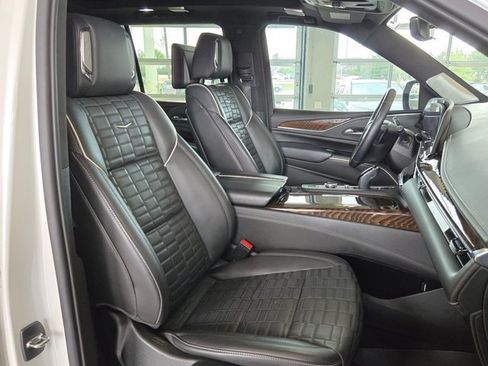 Used 2022 Cadillac Escalade Sport Platinum w/ LPO, ONYX Package AWD/4WD image 21