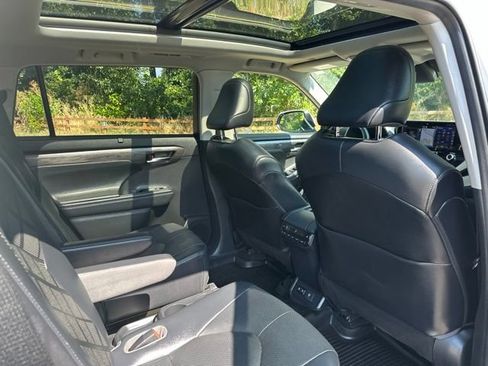 Used 2020 Toyota Highlander Platinum AWD/4WD image 26