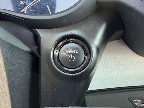 Used 2025 Toyota Sienna XLE FWD image 20