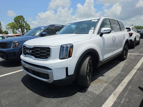Certified 2023 Kia Telluride S w/ S Sunroof Package AWD/4WD image 7