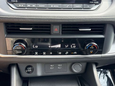 Used 2025 Nissan Rogue SV FWD image 6
