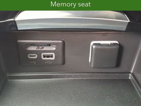Certified 2022 Buick Envision Essence w/ Technology Package I FWD image 31