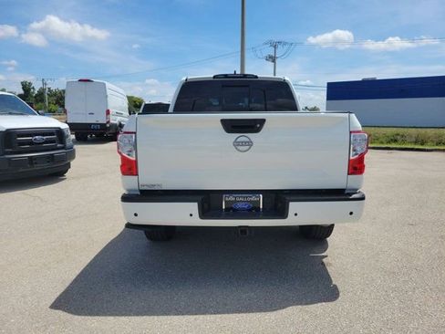 Used 2024 Nissan Titan SV w/ SV Convenience Package RWD image 5