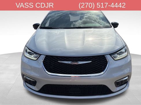 New 2026 Chrysler Pacifica Select image 2