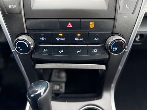 Used 2017 Toyota Camry SE image 14