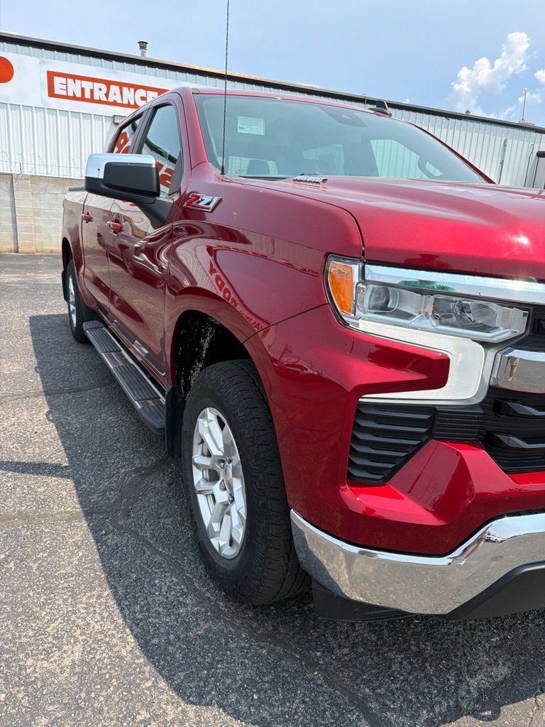 Used 2023 Chevrolet Silverado 1500 LT AWD/4WD image 5