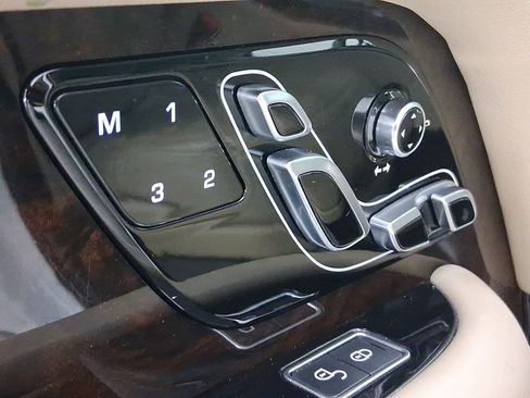 Used 2018 Land Rover Range Rover Long Wheelbase Supercharged image 20