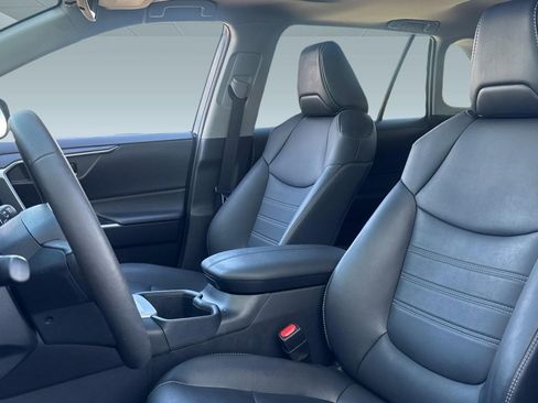 Used 2023 Toyota RAV4 XLE Premium image 22