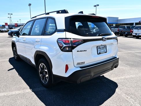 Used 2025 Subaru Forester AWD/4WD image 8