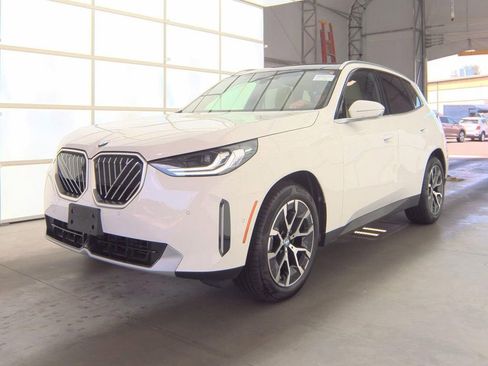 Used 2025 BMW X3 xDrive30i w/ Premium Package AWD/4WD image 2