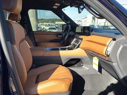 New 2026 Nissan Armada SL w/ Captain's Chari Seat Package image 10