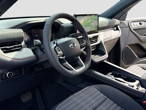 New 2026 Ford Explorer ST-Line w/ ST-Line Street Pack AWD/4WD image 4