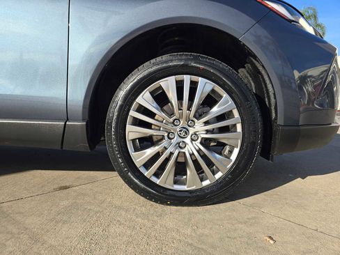 Certified 2023 Toyota Venza Limited image 9