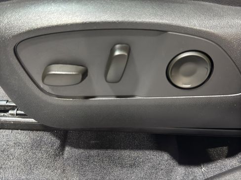 Used 2025 Chevrolet Traverse RS image 20