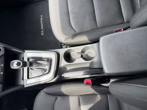 Used 2018 Hyundai Elantra SE FWD image 16