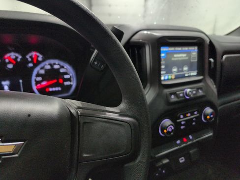 Used 2019 Chevrolet Silverado 1500 Custom w/ Custom Value Package AWD/4WD image 17