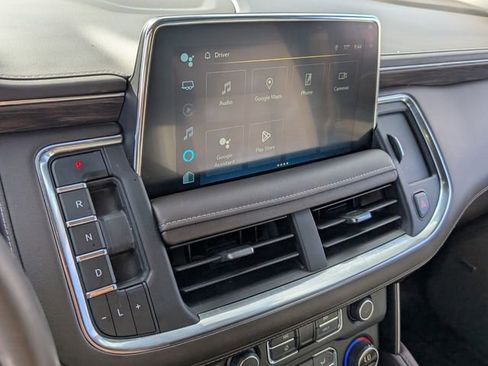 Used 2022 Chevrolet Suburban LT w/ Luxury Package image 19