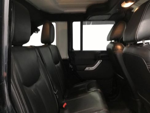 Used 2015 Jeep Wrangler Unlimited Rubicon AWD/4WD image 13