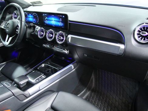 Certified 2021 Mercedes-Benz GLB 250 4MATIC image 19