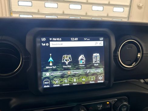 Used 2022 Jeep Wrangler Unlimited Sahara AWD/4WD image 23