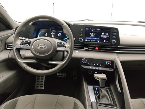 Used 2025 Hyundai Elantra Sport FWD image 22