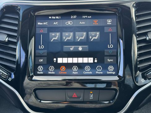 Used 2022 Jeep Cherokee Limited image 21