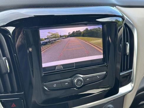Used 2023 Chevrolet Traverse LS FWD image 31