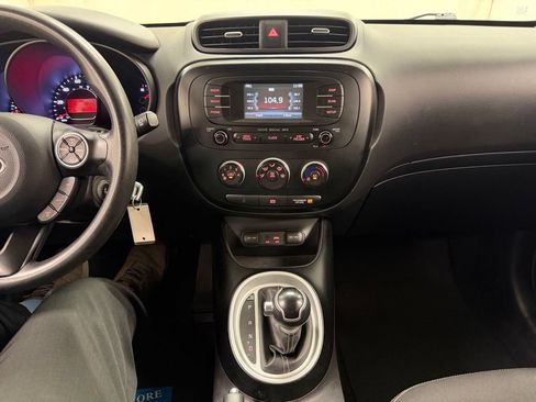 Used 2016 Kia Soul + FWD image 23
