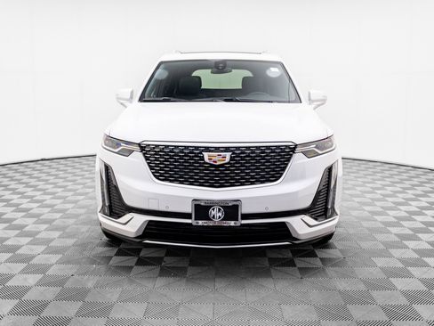 New 2025 Cadillac XT6 Luxury image 2