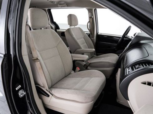 Used 2018 Dodge Grand Caravan SE w/ UConnect Hands-Free Group FWD image 27