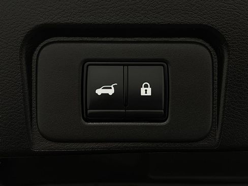 Certified 2025 Nissan Rogue SV image 6