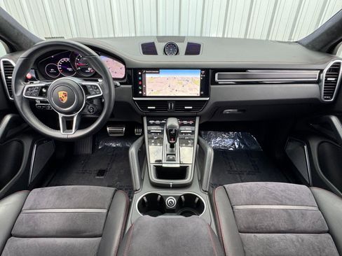 Used 2022 Porsche Cayenne GTS w/ Premium Package image 12