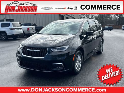 New 2026 Chrysler Pacifica Select image 1