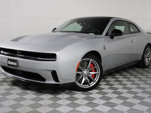 Used 2025 Dodge Charger Daytona Scat Pack w/ Track Pack AWD/4WD image 3