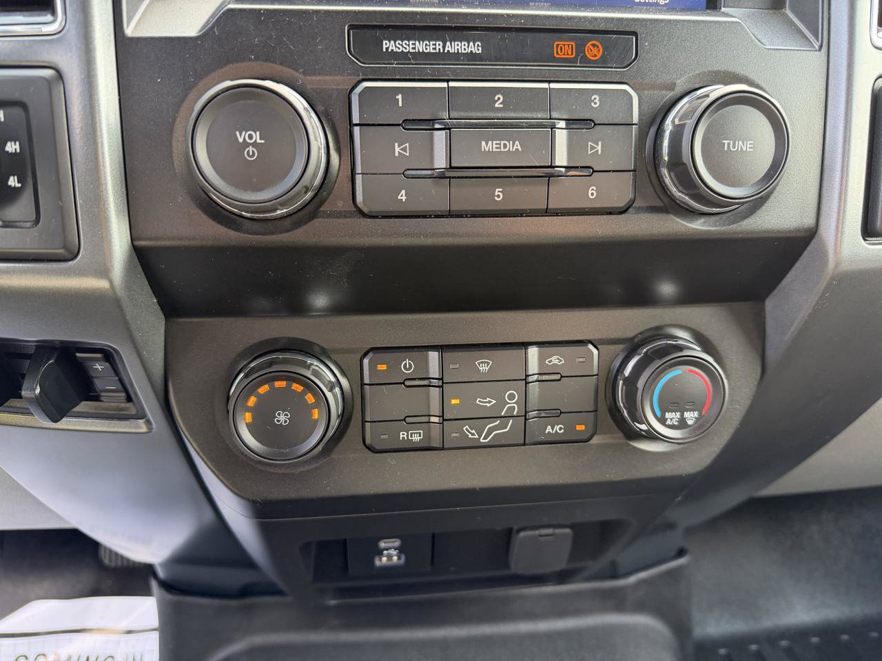Used 2022 Ford F350 XLT w/ XLT Value Package AWD/4WD image 32