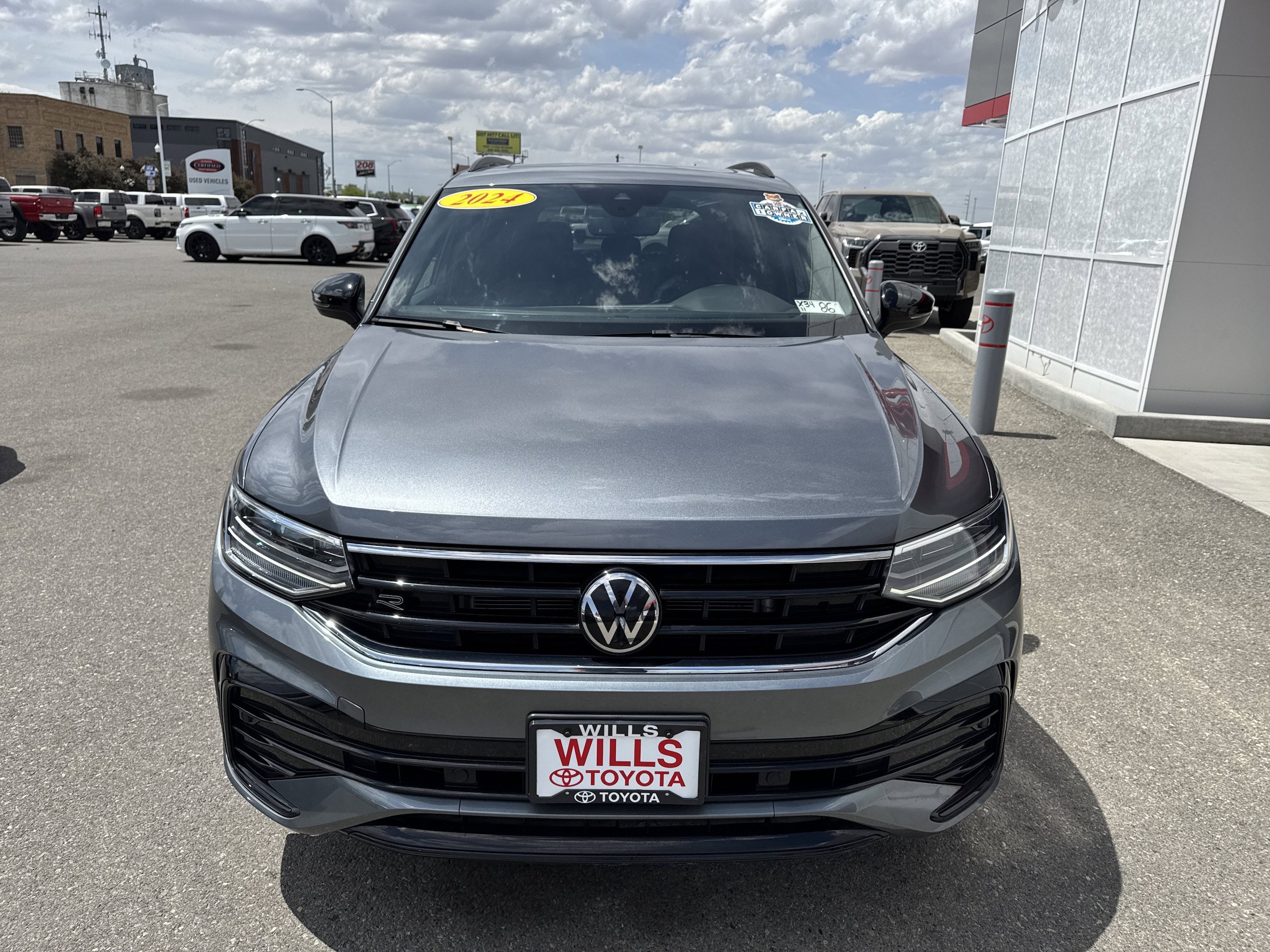 Used 2024 Volkswagen Tiguan SE R-Line AWD/4WD image 5