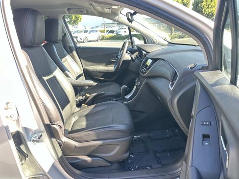 Used 2019 Chevrolet Trax LT w/ Driver Confidence Package image 24