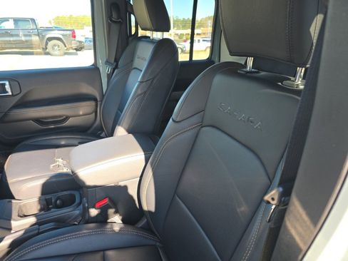 Used 2024 Jeep Wrangler Sahara w/ Technology Group image 7