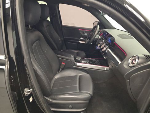 Used 2021 Mercedes-Benz GLB 250 w/ Premium Package image 12