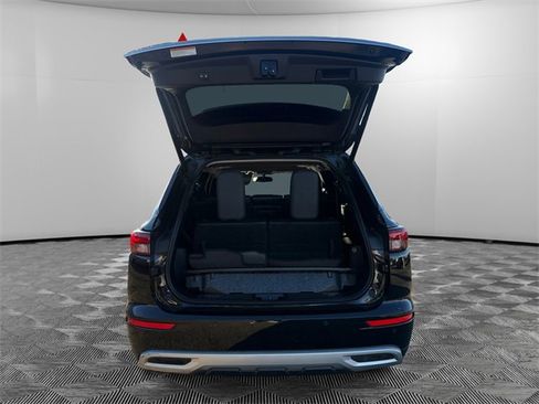 Used 2022 Mitsubishi Outlander SE image 9