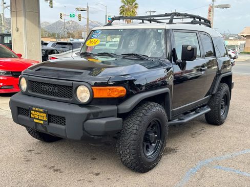 Used 2014 Toyota FJ Cruiser 4WD w/ Upgrade Package image 6