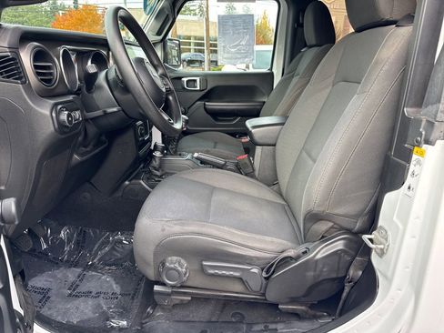 Used 2019 Jeep Wrangler Sport image 16