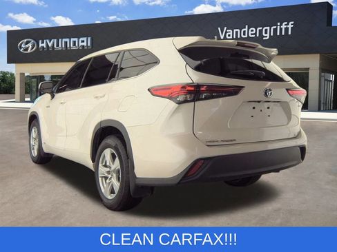 Used 2021 Toyota Highlander LE image 2