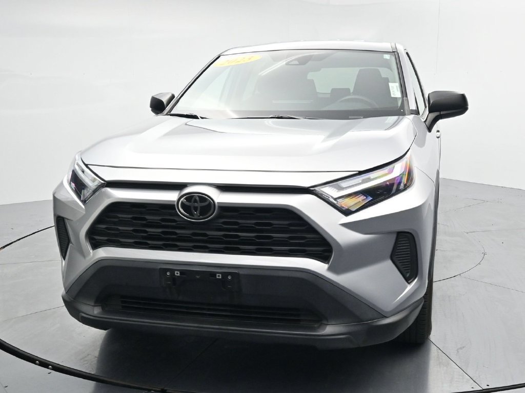 Used 2023 Toyota RAV4 LE FWD image 3
