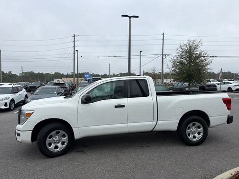 Used 2022 Nissan Titan S image 4