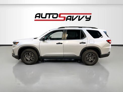 Used 2025 Honda Pilot TrailSport image 4