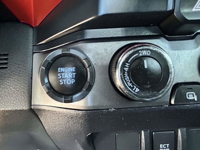 Used 2020 Toyota Tacoma TRD Off-Road AWD/4WD image 30