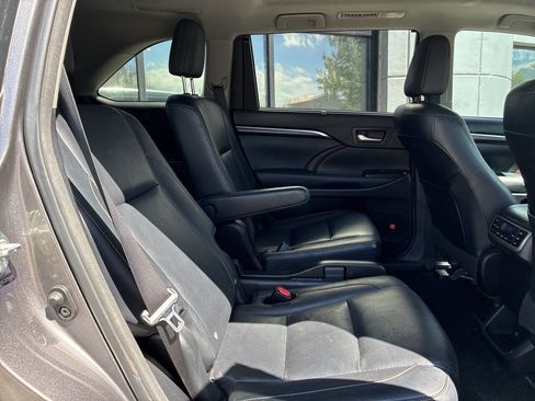 Used 2014 Toyota Highlander Limited Platinum image 12