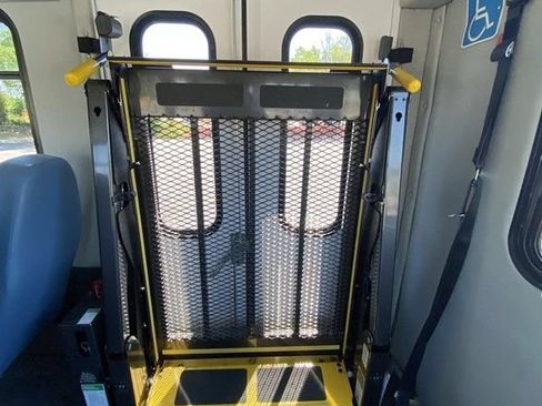 Used 2014 Ford F550 2WD Regular Cab Super Duty image 37
