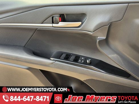 Used 2025 Toyota Camry SE image 26